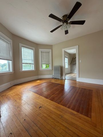 253 Whitwell St 2L, Quincy, MA 02169