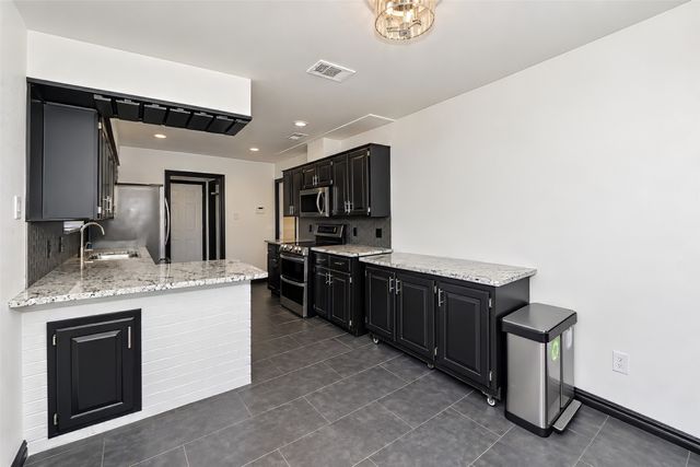 2941 Cresthaven Drive, Grapevine, TX 76051