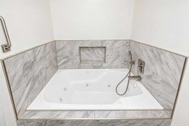 2941 Cresthaven Drive, Grapevine, TX 76051