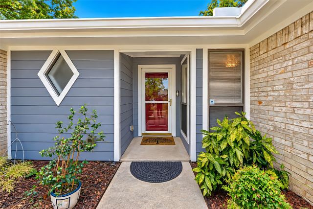 2941 Cresthaven Drive, Grapevine, TX 76051