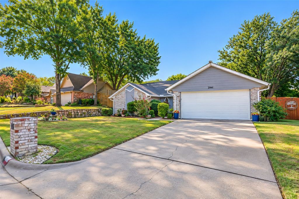 2941 Cresthaven Drive, Grapevine, TX 76051 — photo 2