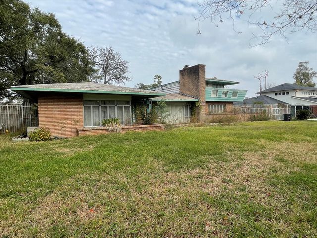 3405 N Macgregor Way, Houston, TX 77004