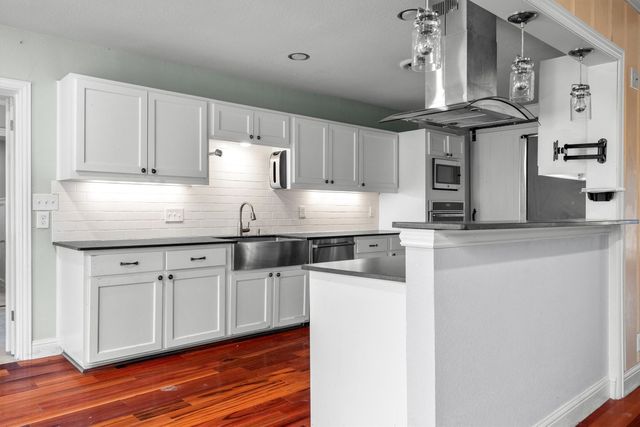 6308 Kenwick Avenue, Fort Worth, TX 76116