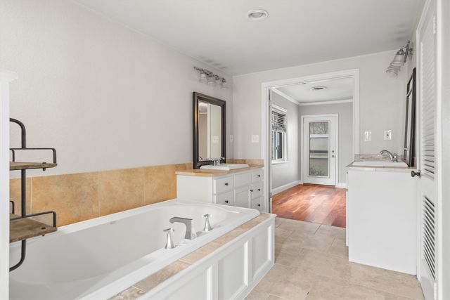 6308 Kenwick Avenue, Fort Worth, TX 76116