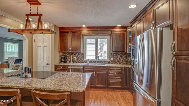 205 Sparkling Brook Drive, Bristol, TN 37620