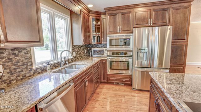 205 Sparkling Brook Drive, Bristol, TN 37620