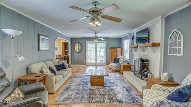 205 Sparkling Brook Drive, Bristol, TN 37620