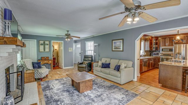 205 Sparkling Brook Drive, Bristol, TN 37620