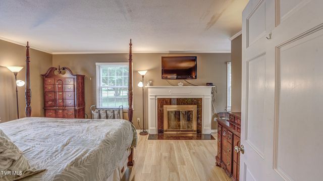 205 Sparkling Brook Drive, Bristol, TN 37620