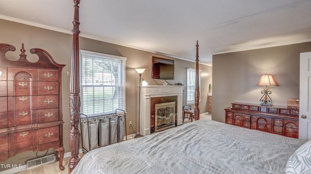 205 Sparkling Brook Drive, Bristol, TN 37620