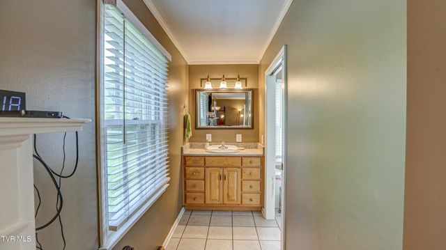 205 Sparkling Brook Drive, Bristol, TN 37620