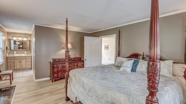 205 Sparkling Brook Drive, Bristol, TN 37620