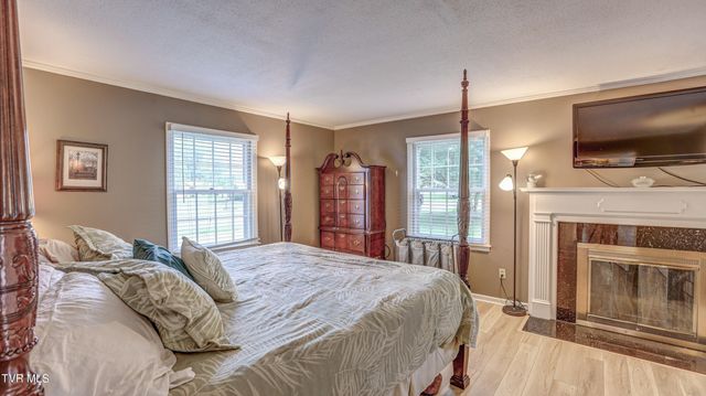 205 Sparkling Brook Drive, Bristol, TN 37620