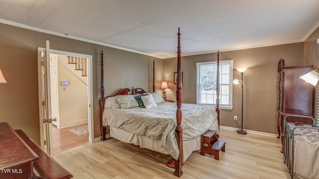 205 Sparkling Brook Drive, Bristol, TN 37620