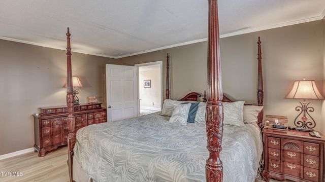 205 Sparkling Brook Drive, Bristol, TN 37620