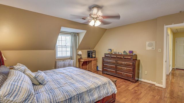 205 Sparkling Brook Drive, Bristol, TN 37620