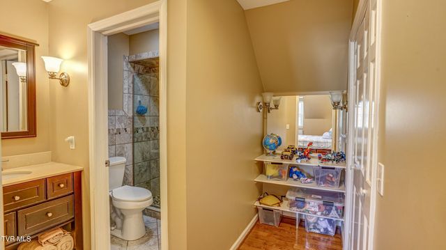205 Sparkling Brook Drive, Bristol, TN 37620