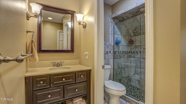 205 Sparkling Brook Drive, Bristol, TN 37620