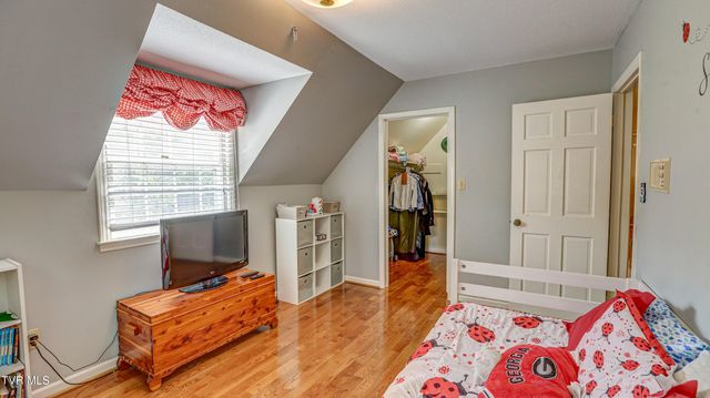 205 Sparkling Brook Drive, Bristol, TN 37620