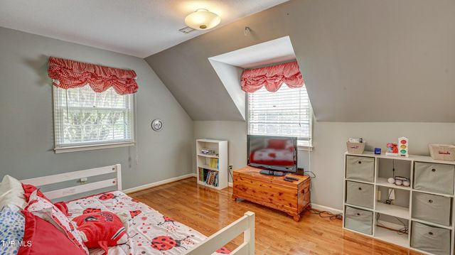 205 Sparkling Brook Drive, Bristol, TN 37620