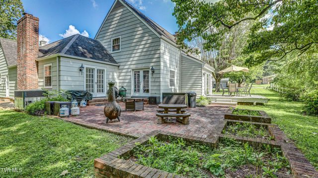 205 Sparkling Brook Drive, Bristol, TN 37620