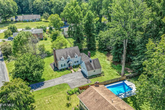 205 Sparkling Brook Drive, Bristol, TN 37620