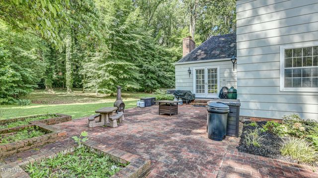 205 Sparkling Brook Drive, Bristol, TN 37620