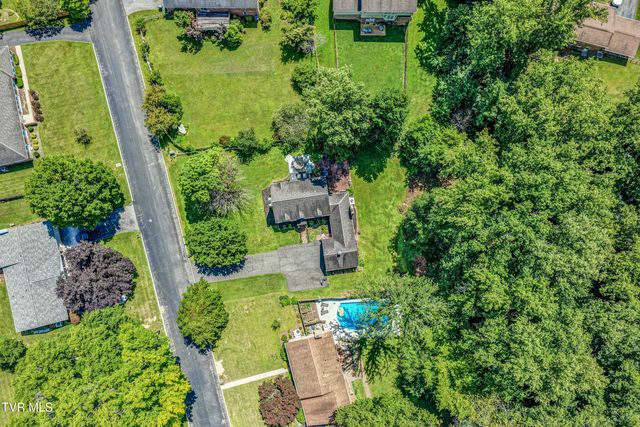 205 Sparkling Brook Drive, Bristol, TN 37620