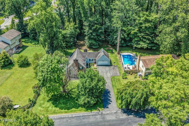 205 Sparkling Brook Drive, Bristol, TN 37620