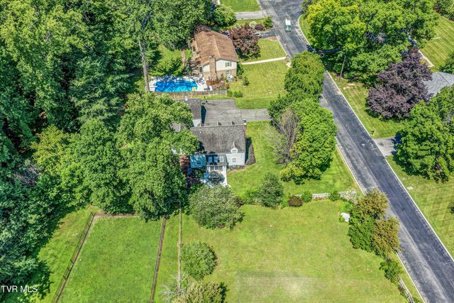205 Sparkling Brook Drive, Bristol, TN 37620