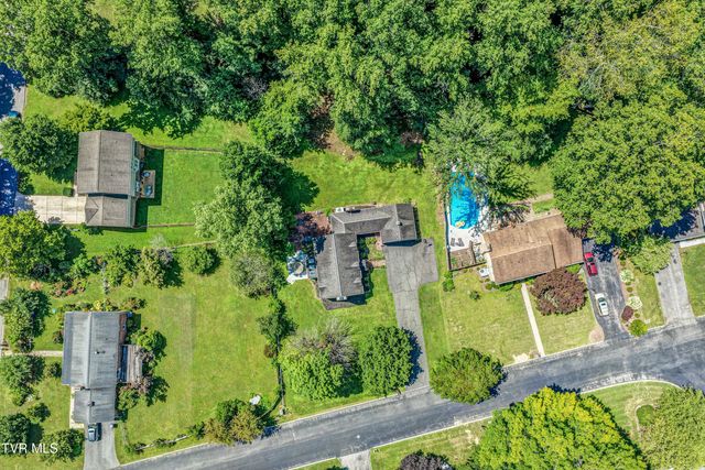 205 Sparkling Brook Drive, Bristol, TN 37620