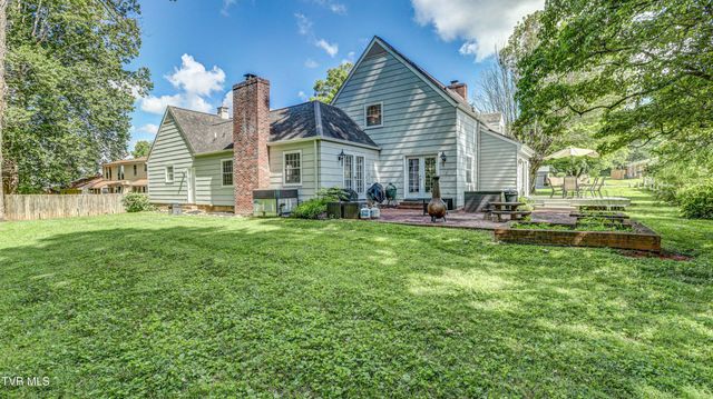 205 Sparkling Brook Drive, Bristol, TN 37620