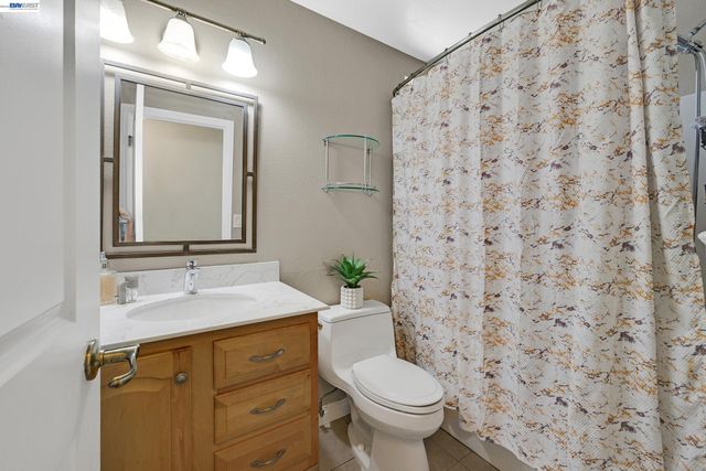 77 Barnes Ln, Fremont, CA 94536