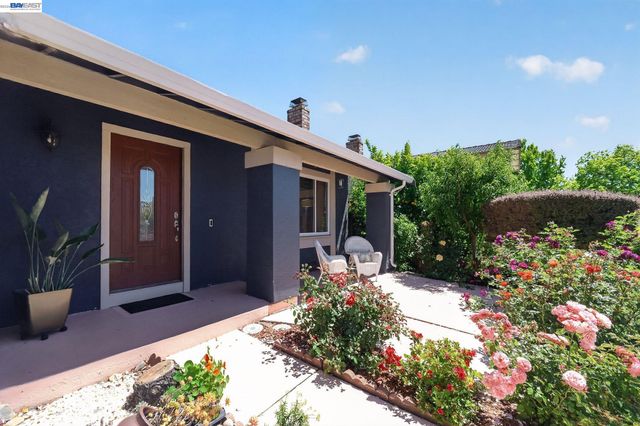 77 Barnes Ln, Fremont, CA 94536