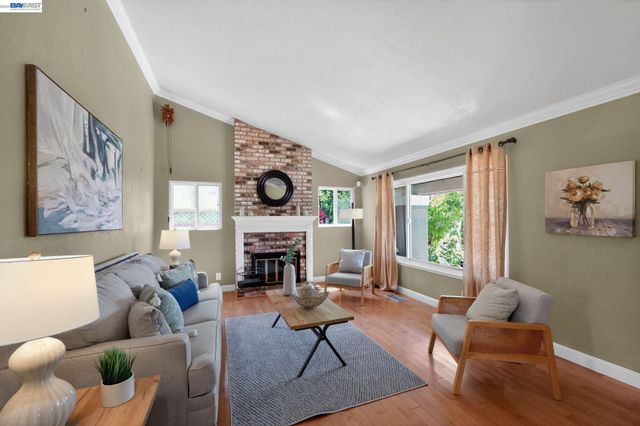 77 Barnes Ln, Fremont, CA 94536