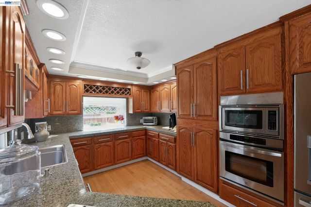 77 Barnes Ln, Fremont, CA 94536