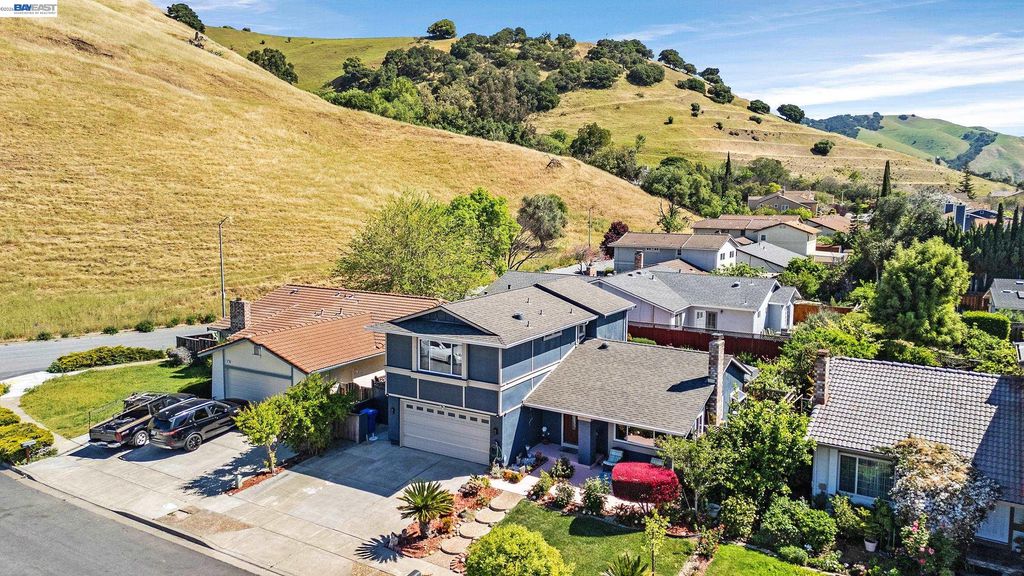 77 Barnes Ln, Fremont, CA 94536