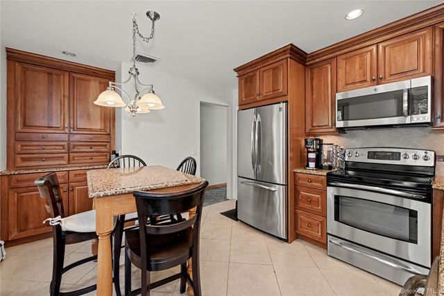 114 Fairfax Avenue, Hawthorne, NY 10532
