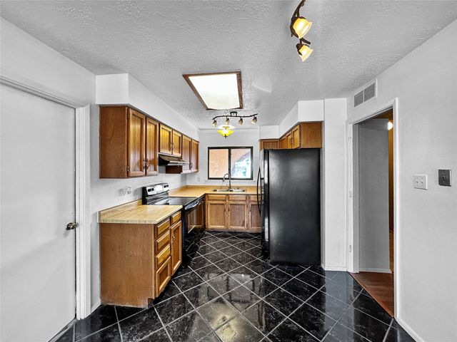 2709 Paseo de Tularosa, Santa Fe, NM 87505