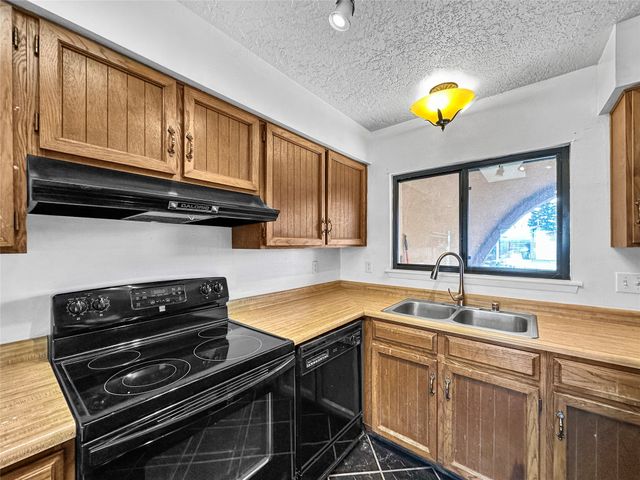 2709 Paseo de Tularosa, Santa Fe, NM 87505