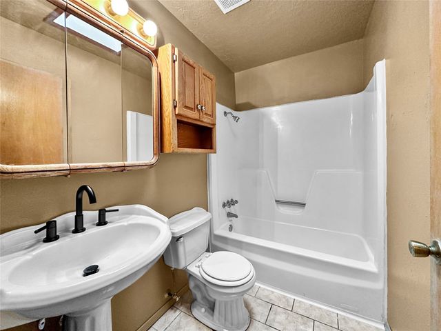 2709 Paseo de Tularosa, Santa Fe, NM 87505