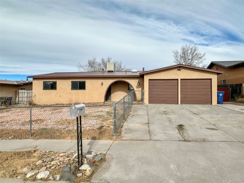 2709 Paseo de Tularosa, Santa Fe, NM 87505