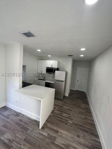 3047 SW 21st St 3047, Miami, FL 33145