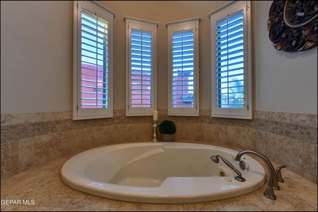 6320 FRANKLIN DESERT Drive, El Paso, TX 79912