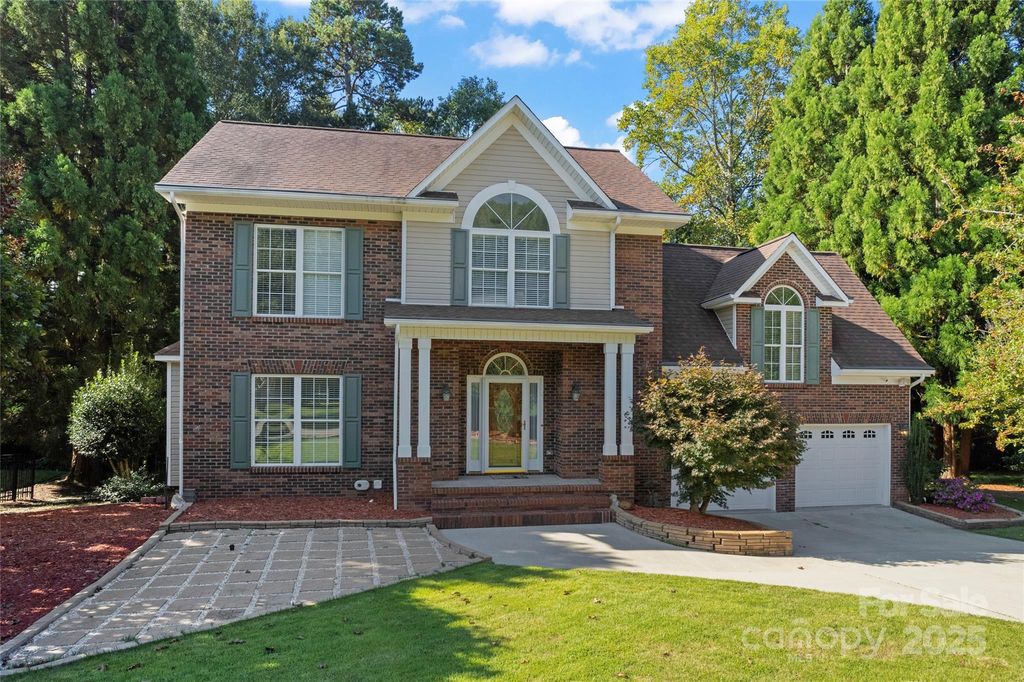 220 35th Avenue NE, Hickory, NC 28601