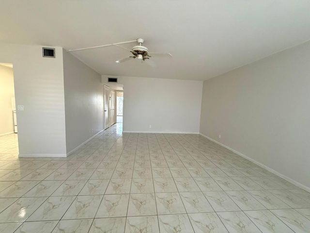 313 Greenbrier B, West Palm Beach, FL 33417