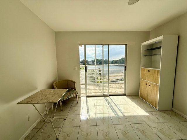 313 Greenbrier B, West Palm Beach, FL 33417