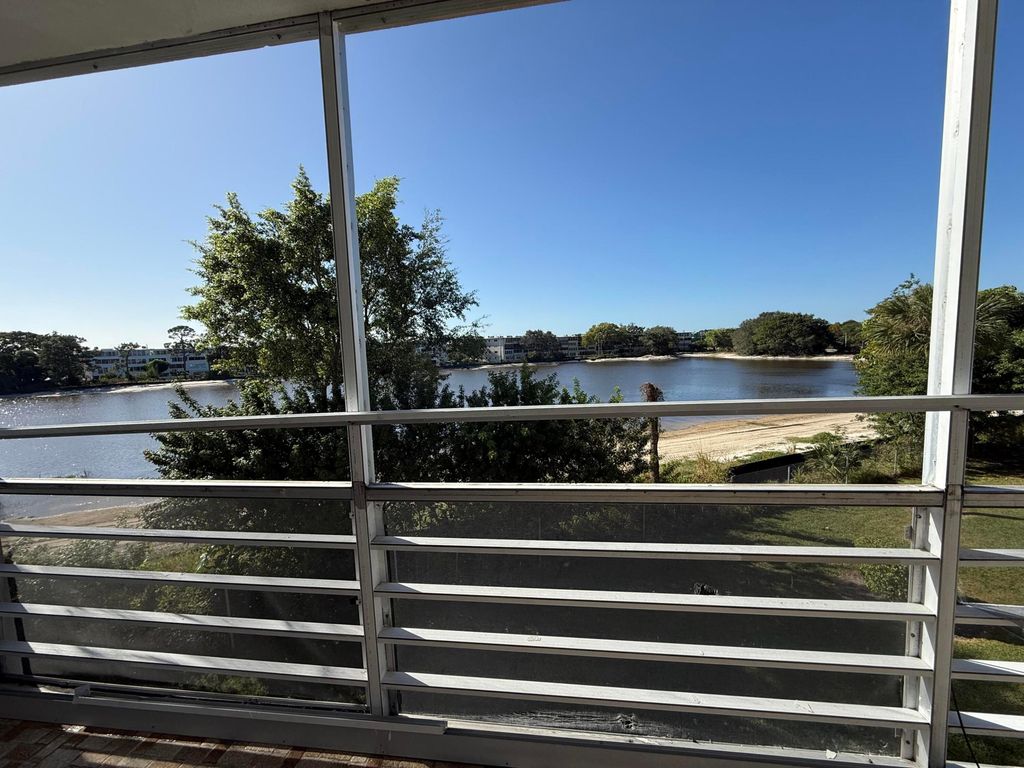 313 Greenbrier B, West Palm Beach, FL 33417