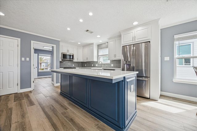 1815 Tiki Drive, Tiki Island, TX 77554