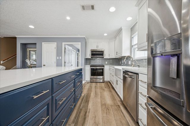 1815 Tiki Drive, Tiki Island, TX 77554